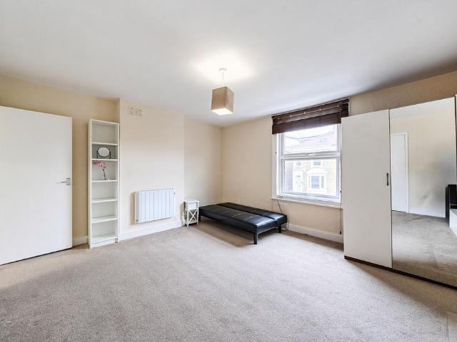 Flat for sale in West Ealing, Greater London