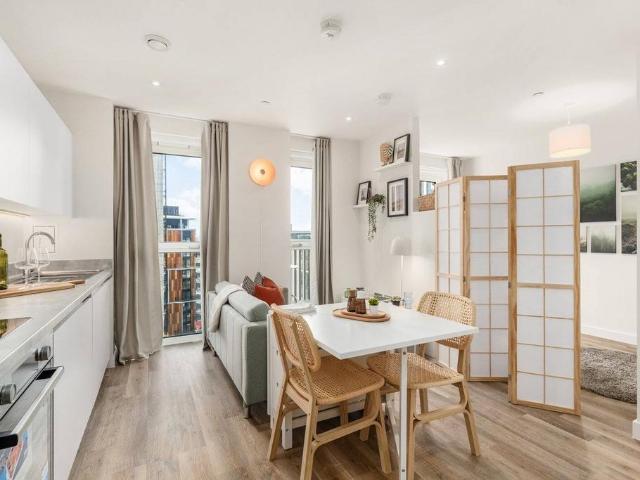 Flat for sale in London Borough of Hammersmith and Fulham, Greater London
