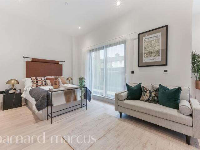 Flat for sale in London Borough of Merton, Greater London