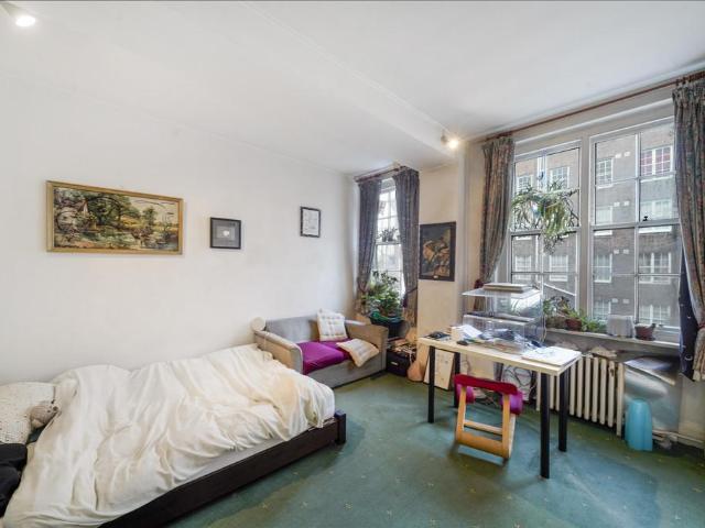 Flat for sale in Bayswater, Greater London