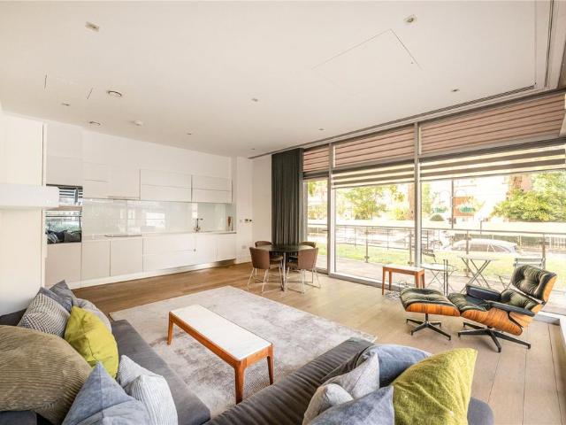 Flat for sale in Paddington, Greater London