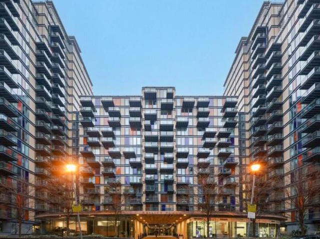 Flat for sale in Millwall, Greater London