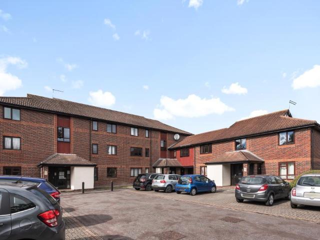 Flat for sale in Berrick Salome, Oxfordshire