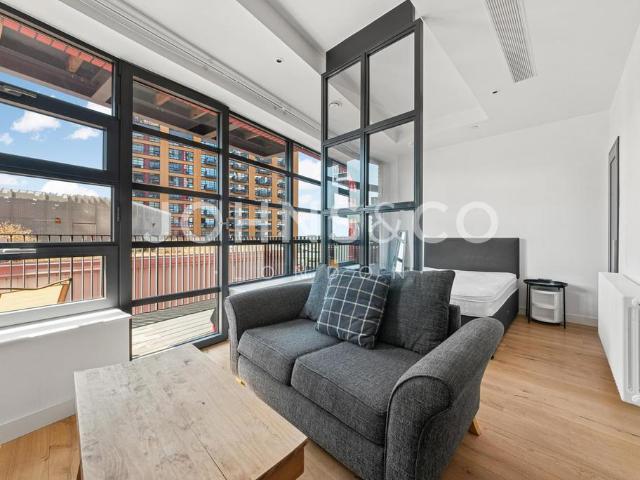 Flat for sale in London City Island, Blackwall