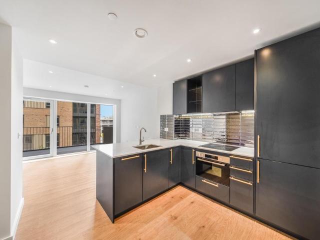 Flat for sale in Hornsey, Greater London