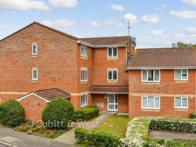 Flat for sale in Hackbridge, Greater London
