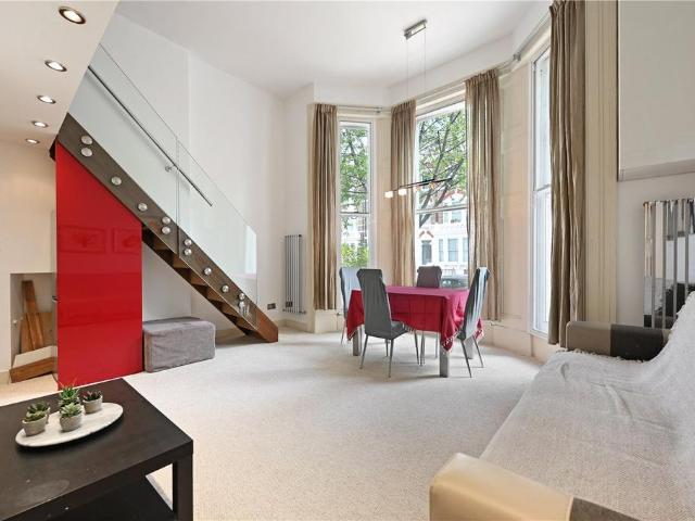 Flat for sale in Kensington, Greater London