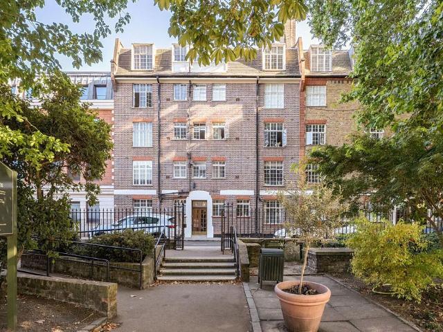 Flat for sale in Chelsea, Greater London