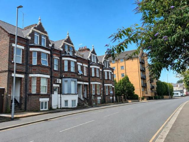 Flat for sale in Spring Park, Luton
