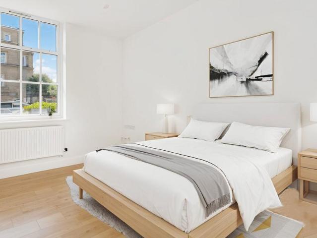 Flat for sale in Friern Barnet, Greater London