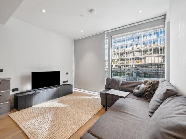 Flat for sale in Nine Elms, Greater London