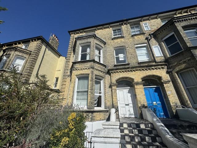 Flat for sale in Brunswick