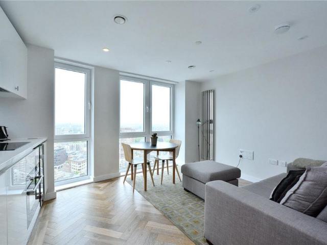 Flat for sale in Finsbury, Greater London