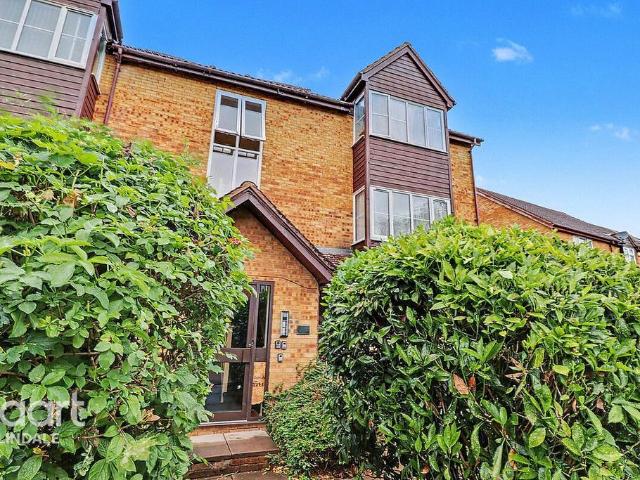 Flat for sale in Colindale, Greater London