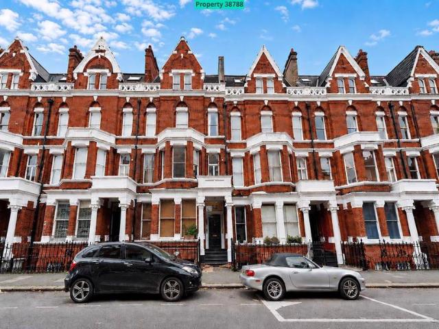 Flat for sale in Brook Green, Greater London