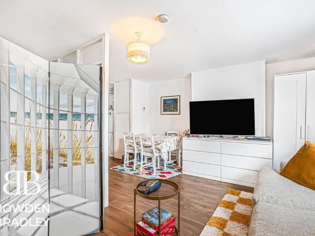 Flat for sale in Stratford Marsh, Greater London