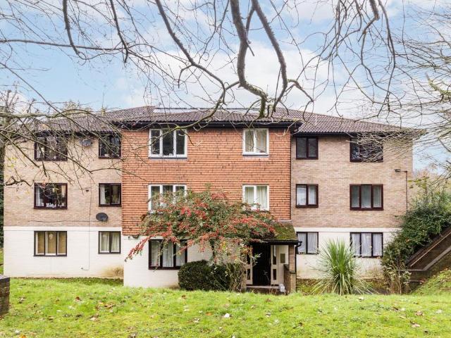 Flat for sale in London Borough of Croydon, Purley