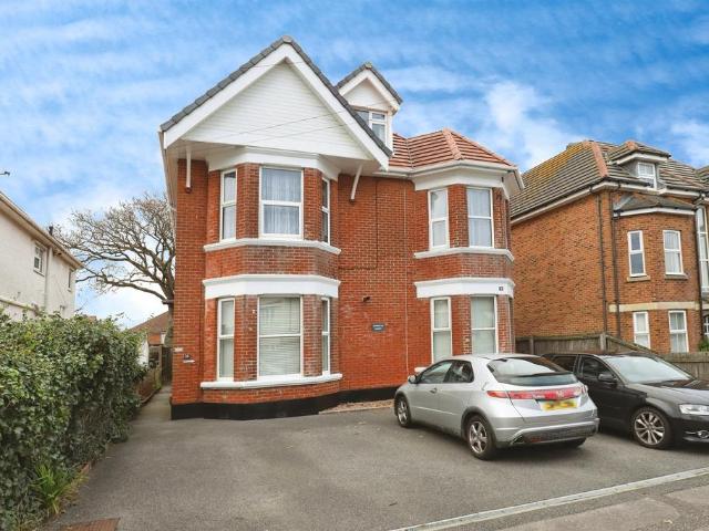 Flat for sale in Pokesdown, Bournemouth