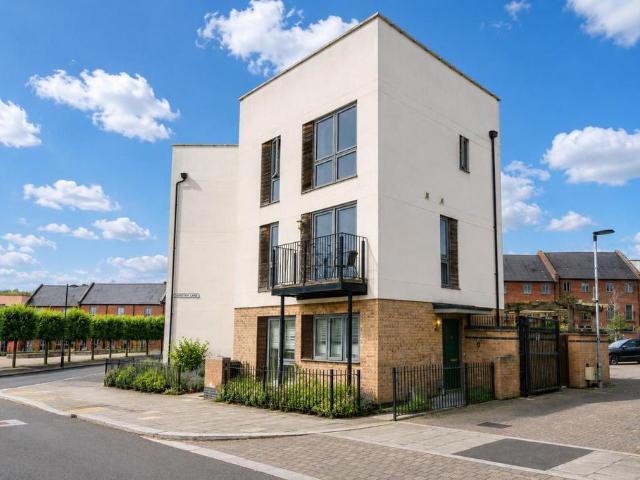 Flat for sale in Upton