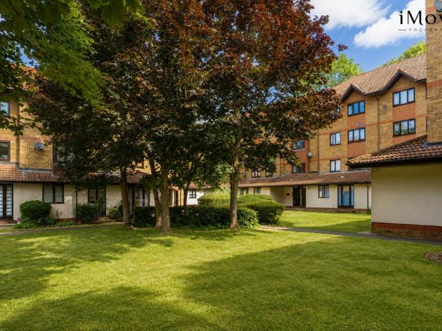 Flat for sale in Crystal Palace, Greater London