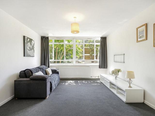 Flat for sale in Pimlico, Greater London