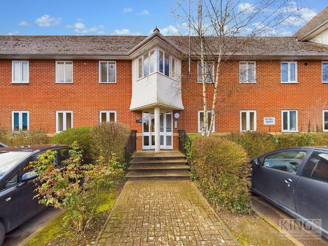 Flat for sale in Hatfield, Fretherne