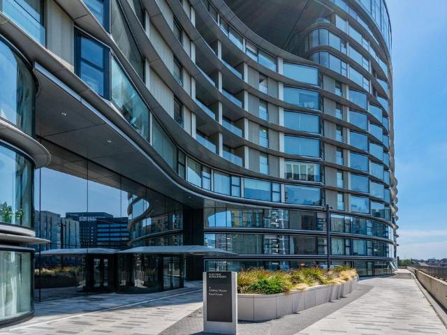 Flat for sale in Nine Elms, Greater London