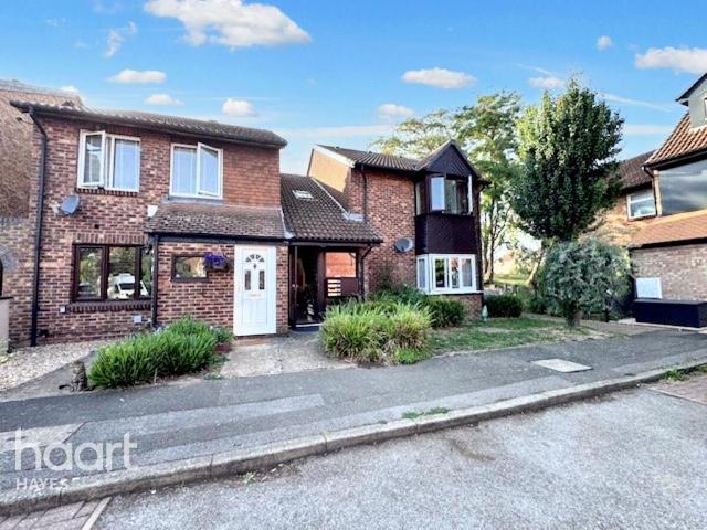 Flat for sale in Yeading, Greater London