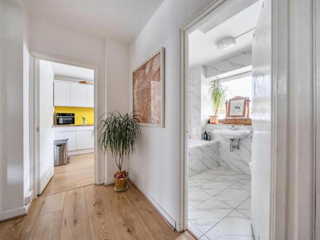 Flat for sale in Coldbath Street Estate, Greater London