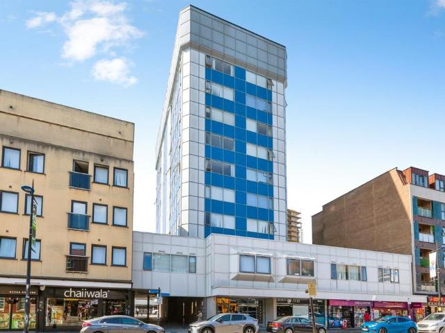 Flat for sale in Slough