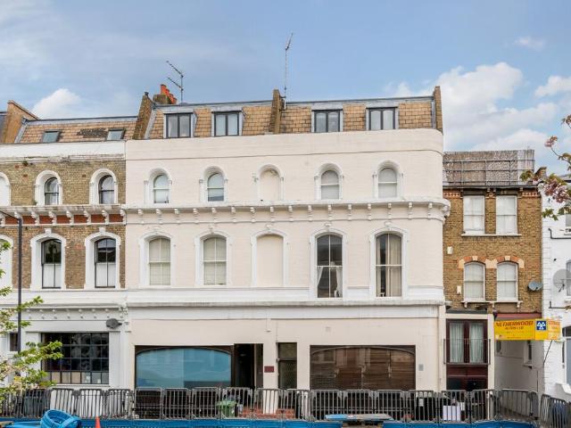 Flat for sale in Brook Green, Greater London