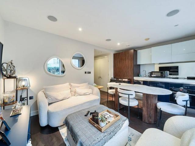 Flat for sale in Pimlico, Greater London