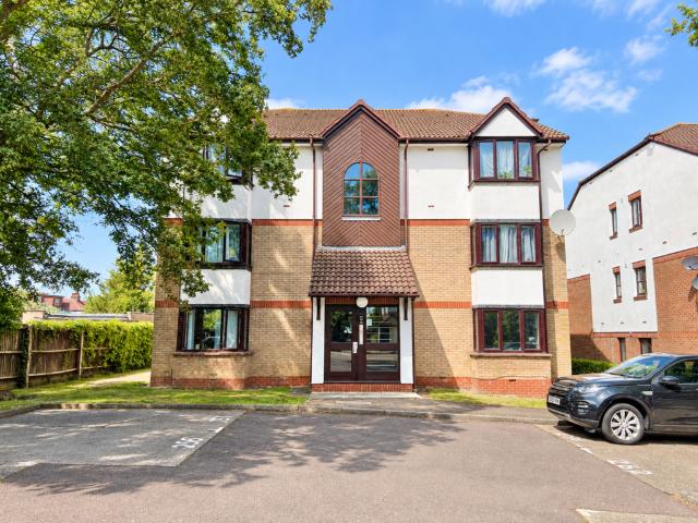 Flat for sale in London Borough of Enfield, Greater London