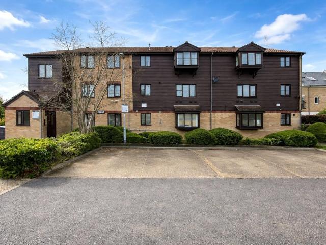 Flat for sale in London Borough of Hounslow, Spring Grove