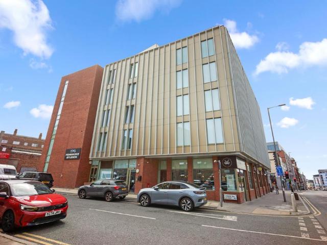 Flat for sale in Islington, Calderstones