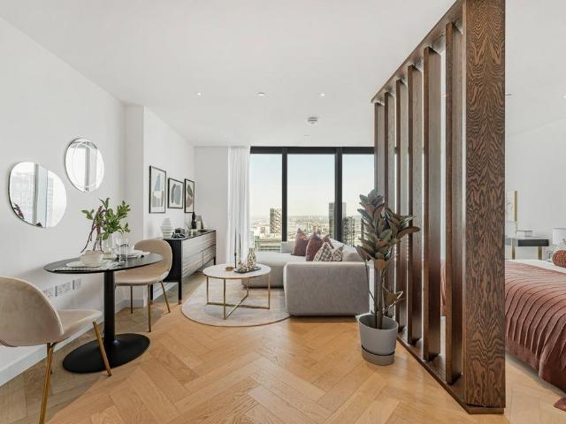 Flat for sale in Canary Wharf, Greater London
