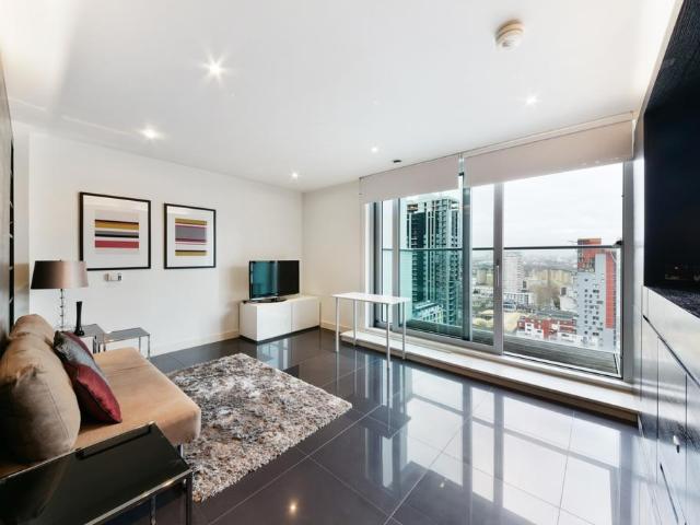Flat for sale in Isle Of Dogs, Greater London