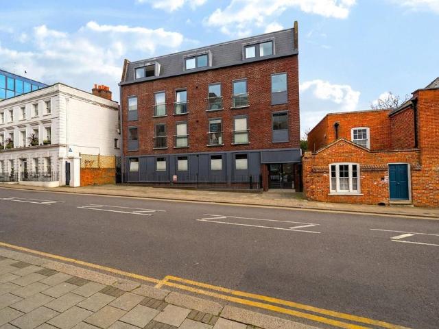 Flat for sale in Clewer New Town, Windsor