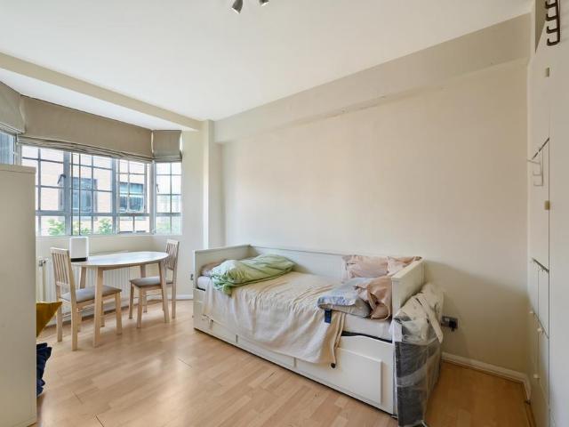 Flat for sale in Chelsea, Isle Of Man