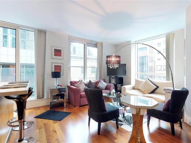 Flat for sale in Paddington, Greater London