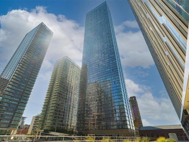 Flat for sale in Canary Wharf, Greater London