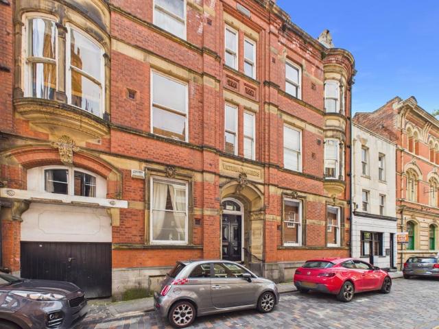 Flat for sale in Old Town, Hull