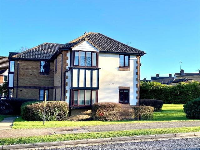 Flat for sale in Cranborne, Potters Bar