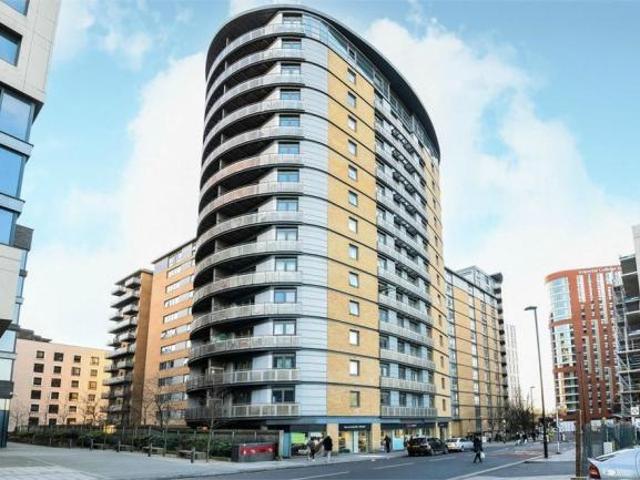Flat for sale in London Borough of Ealing, Park Royal