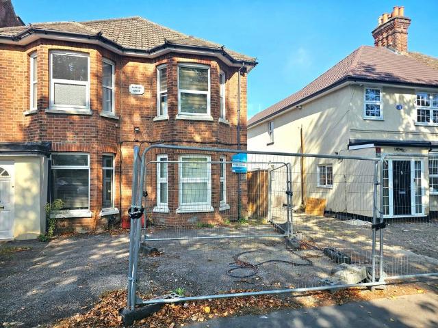 Flat for sale in Horsell, Woking