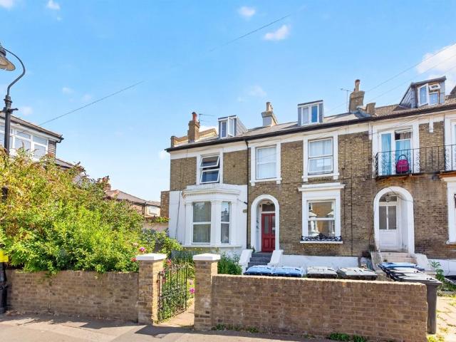 Flat for sale in London Borough of Ealing, Hanwell