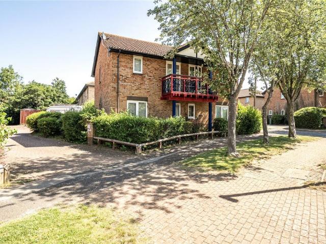 Flat for sale in Monkston Park, Milton Keynes