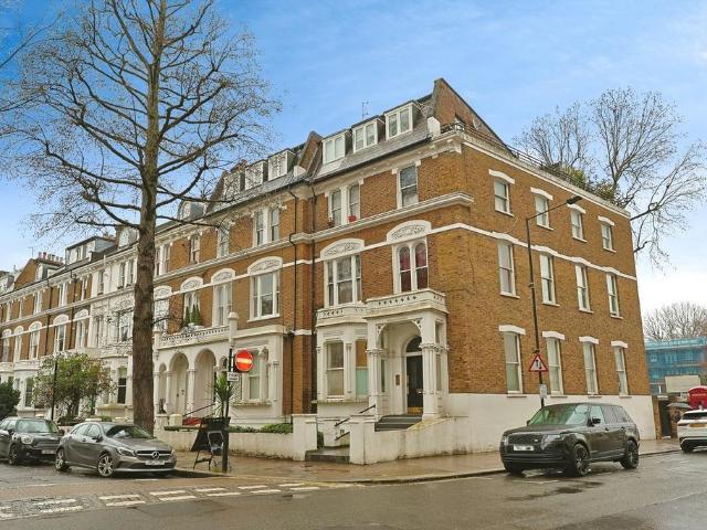 Flat for sale in Brook Green, Greater London