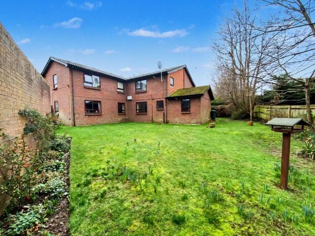 Flat for sale in Pachesham Park, Surrey