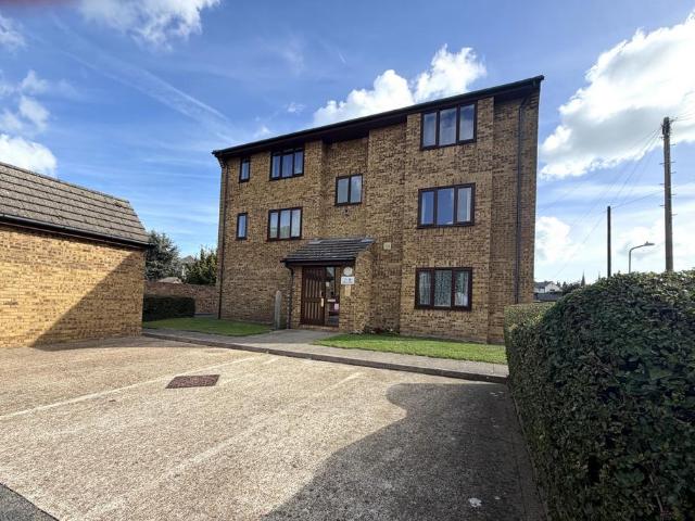 Flat for sale in Middle Deal, Dover